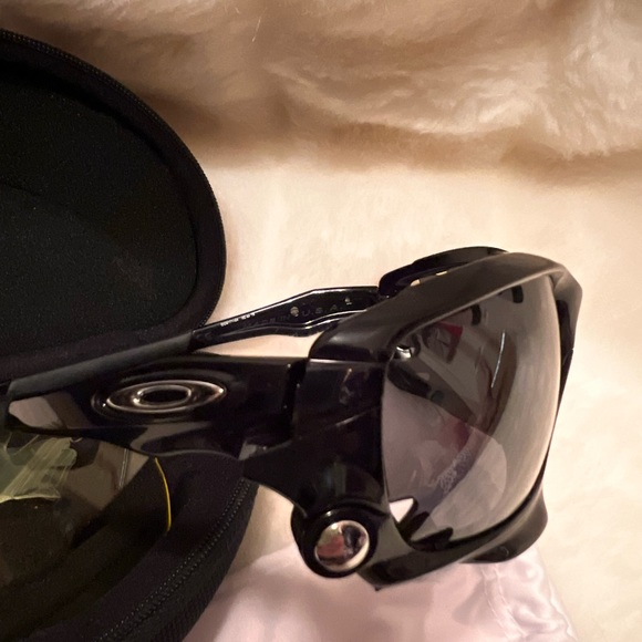 Authentic Oakley sunglasses with two different lenses - Picture 3 of 7